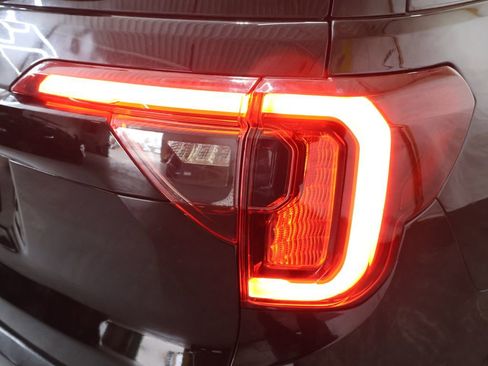 Used 2021 GMC Acadia SLT w/ Elevation Edition image 30