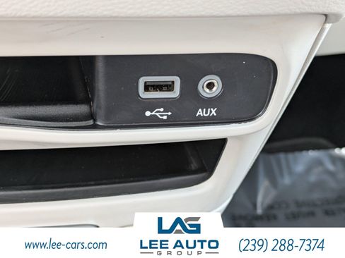 Used 2019 Chrysler Pacifica Touring-L FWD image 28