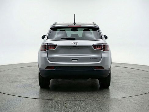 Used 2025 Jeep Compass Limited image 7