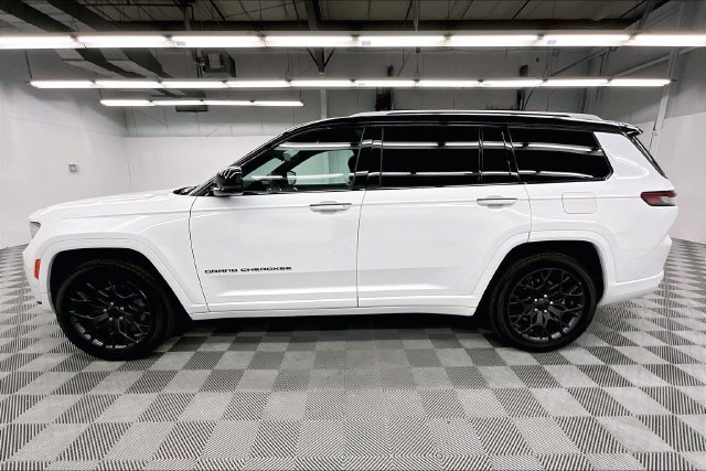 Used 2023 Jeep Grand Cherokee L Summit w/ Rear Seat Video Group I AWD/4WD image 13