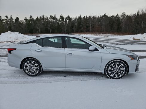 New 2025 Nissan Altima 2.5 SL FWD image 8
