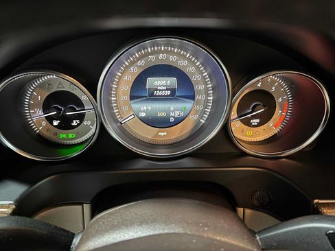 Used 2014 Mercedes-Benz E 350 4MATIC Sedan image 31