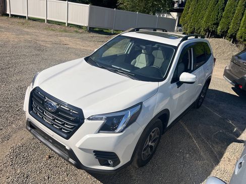Used 2024 Subaru Forester Premium AWD/4WD image 4