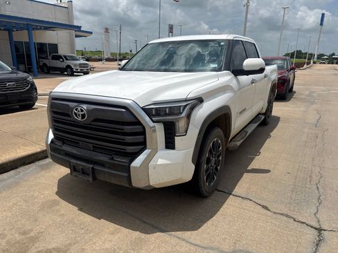 Used 2023 Toyota Tundra Limited AWD/4WD image 3
