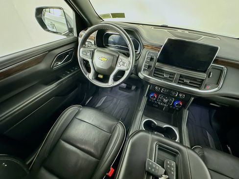 Used 2022 Chevrolet Suburban Premier AWD/4WD image 9