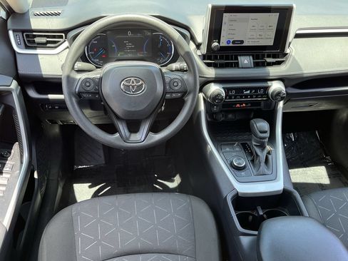 Used 2025 Toyota RAV4 XLE AWD/4WD image 10