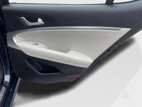 Used 2025 Genesis G70 2.5T image 43