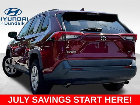 Used 2020 Toyota RAV4 LE FWD image 3