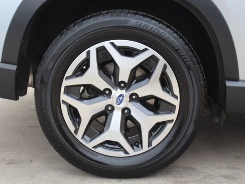 Used 2020 Subaru Forester Premium image 11