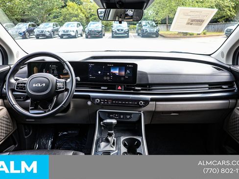 Used 2025 Kia Carnival FWD image 24