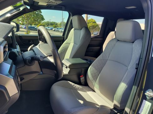 Certified 2024 Toyota Tacoma SR5 AWD/4WD image 19