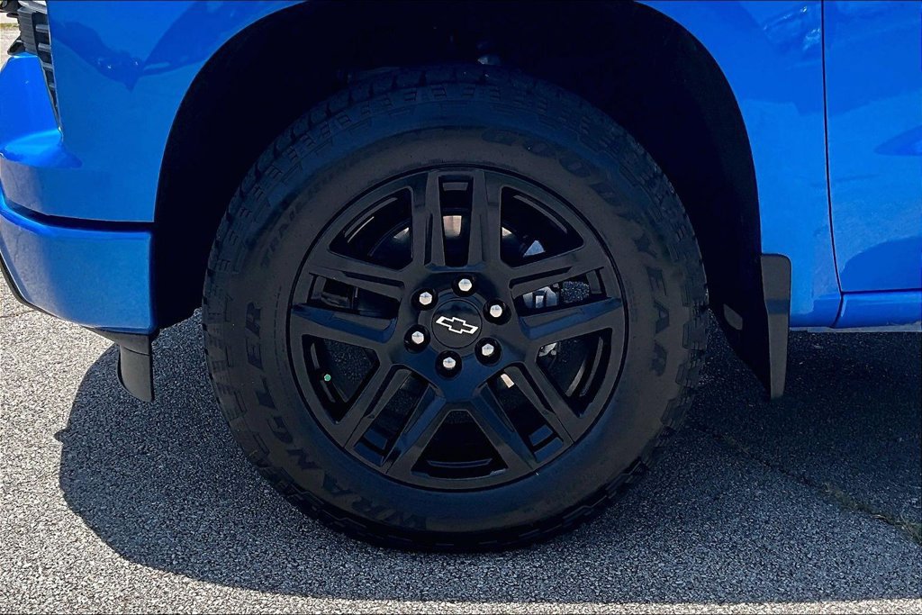 Used 2025 Chevrolet Silverado 1500 RST AWD/4WD image 8