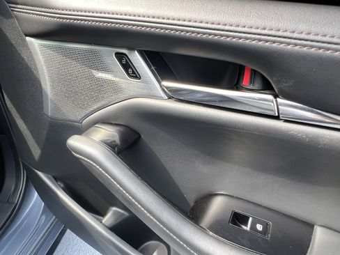 Used 2022 MAZDA MAZDA3 s image 18