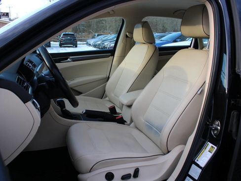 Used 2017 Volkswagen Passat 1.8T R-Line image 24