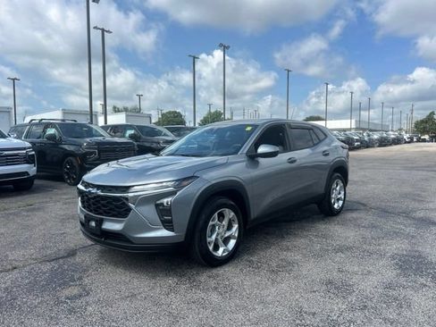 Used 2026 Chevrolet Trax LS w/ LS Convenience Package FWD image 7