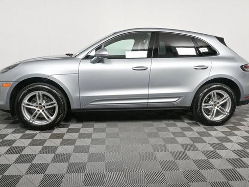 Certified 2025 Porsche Macan image 2
