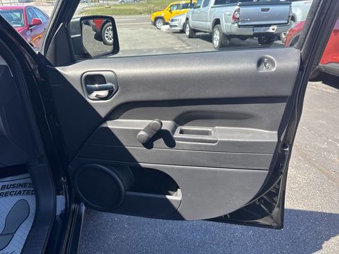 Used 2014 Jeep Patriot Sport w/ Tire & Wheel Group image 23