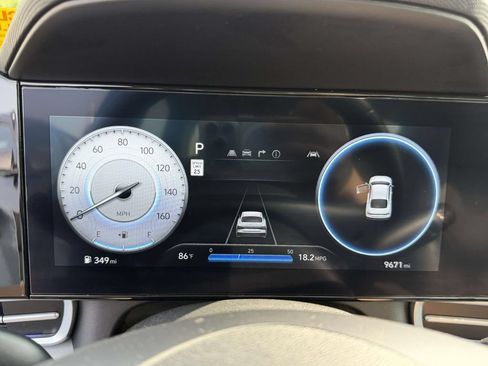 Certified 2025 Hyundai Elantra Limited FWD image 28
