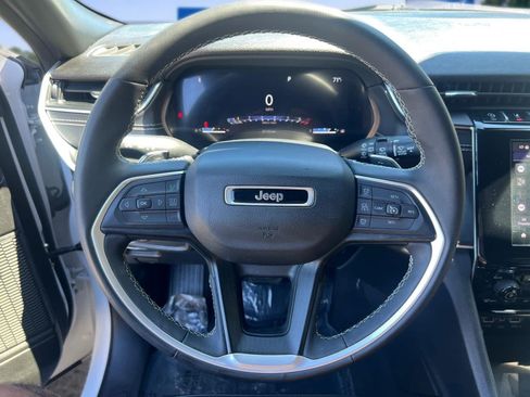 Used 2023 Jeep Grand Cherokee L Altitude AWD/4WD image 16