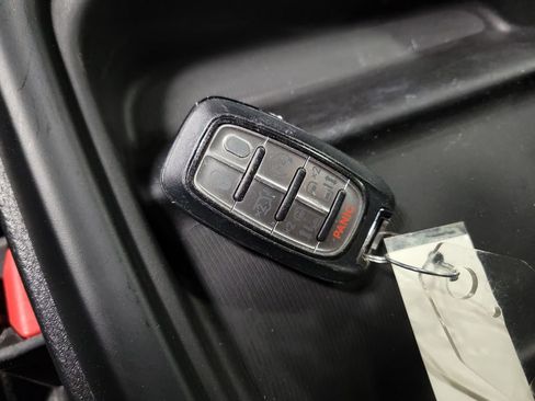 Used 2020 Chrysler Pacifica Touring-L w/ Advanced Safetytec Group image 16