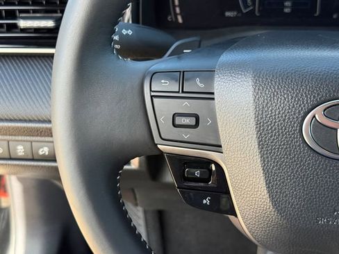 Used 2025 Toyota Camry SE image 14