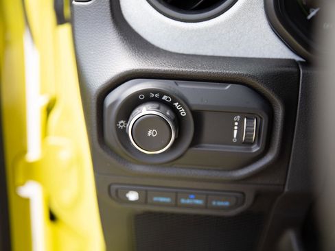 Used 2024 Jeep Wrangler Unlimited w/ Convenience Group AWD/4WD image 18