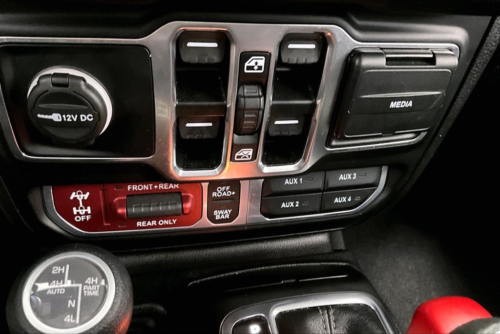 Used 2024 Jeep Wrangler Unlimited Rubicon 4xe AWD/4WD image 24