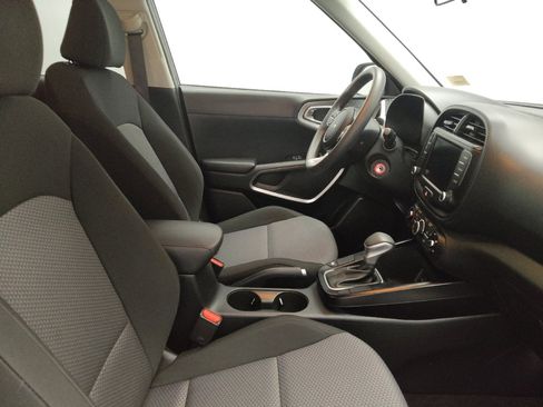 Used 2025 Kia Soul LX w/ LX Technology Package image 21