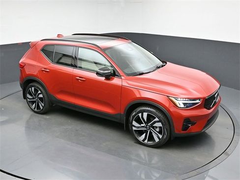 Used 2023 Volvo XC40 B5 Plus w/ Protection Package Premier image 43