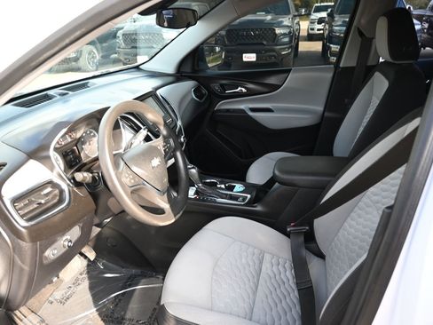 Used 2018 Chevrolet Equinox LS image 16