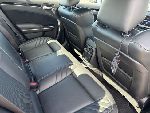 Used 2023 Chrysler 300 C image 16