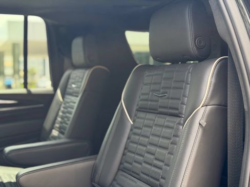 Used 2023 Cadillac Escalade ESV V AWD/4WD image 23