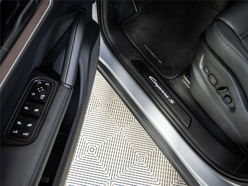 Certified 2026 Porsche Cayenne S AWD/4WD image 8