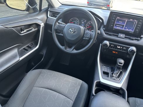 Used 2021 Toyota RAV4 XLE image 17