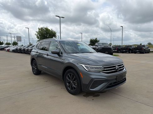Used 2024 Volkswagen Tiguan SE FWD image 7