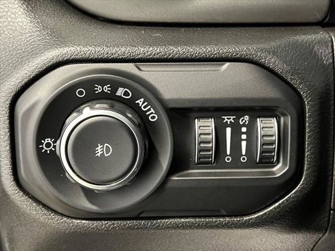 Certified 2022 Jeep Wrangler Unlimited Sahara w/ Cold Weather Group image 35