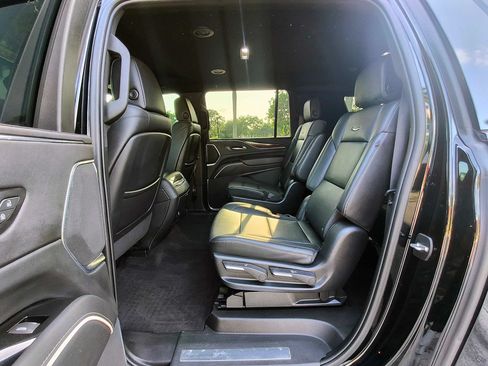 Used 2022 Cadillac Escalade ESV Luxury RWD image 33