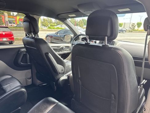 Used 2017 Dodge Grand Caravan SXT FWD image 21