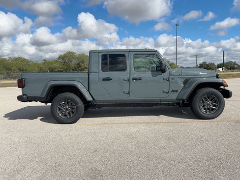 New 2025 Jeep Gladiator Sport AWD/4WD image 7