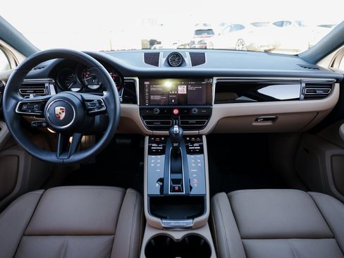 Certified 2025 Porsche Macan image 25