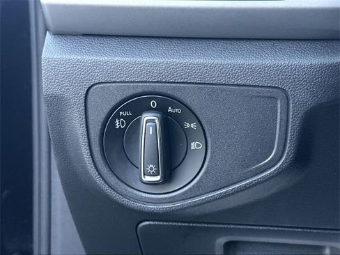 Used 2018 Volkswagen Atlas SE image 16