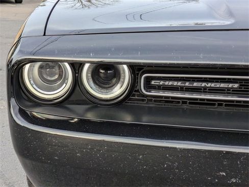 Used 2022 Dodge Challenger SXT image 9