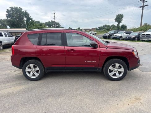 Used 2012 Jeep Compass Latitude AWD/4WD image 2
