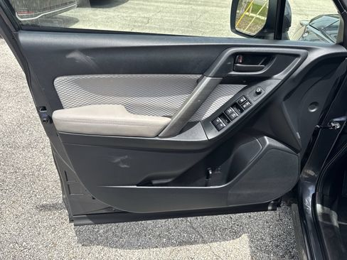 Used 2017 Subaru Forester 2.5i Premium AWD/4WD image 18