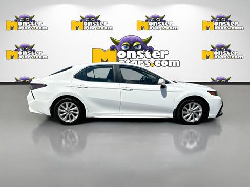Used 2024 Toyota Camry SE FWD image 4