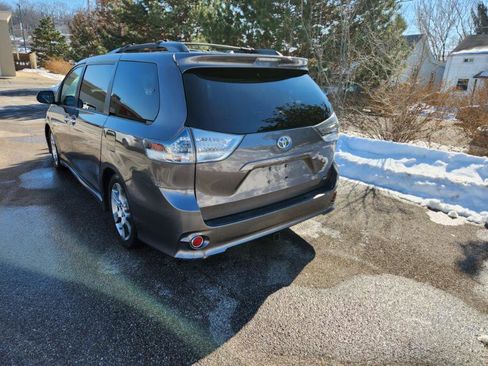 Used 2013 Toyota Sienna SE image 26
