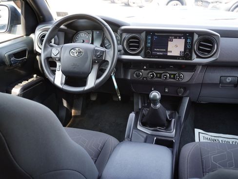 Used 2017 Toyota Tacoma TRD Sport w/ Tow Package AWD/4WD image 28