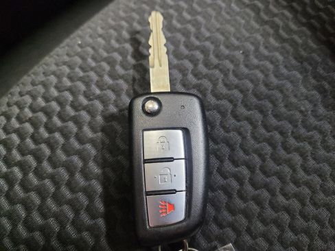 Used 2020 Nissan Rogue Sport S image 32