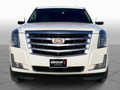 Used 2017 Cadillac Escalade Premium Luxury image 3