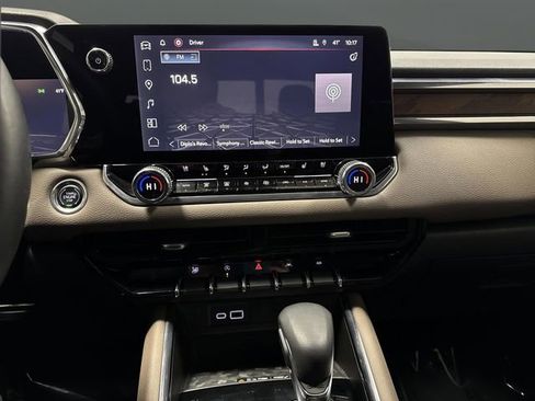 Used 2024 GMC Canyon Denali image 9